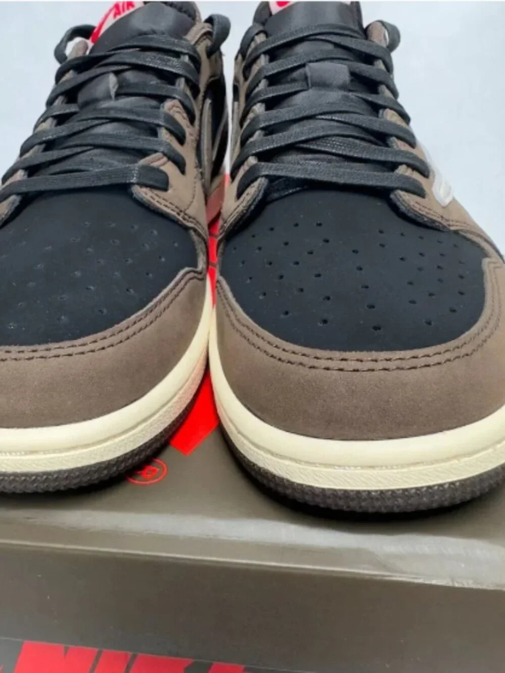 Air Jordan 1 Retro Low Travis Scott